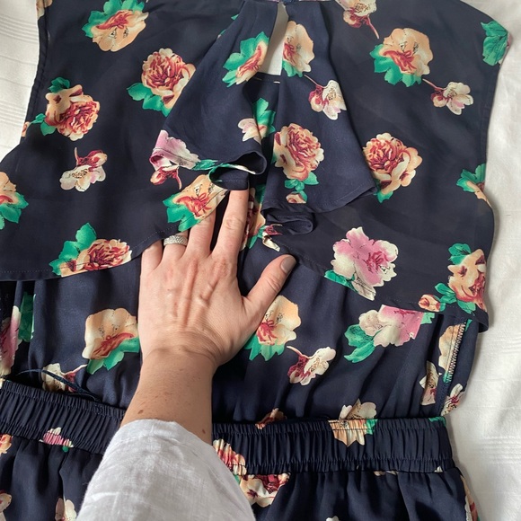 Open Back Romper. Excellent condition - Picture 3 of 8